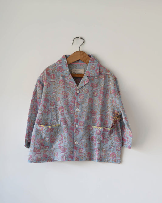 Cloud drift shirt in sky blue butterfly