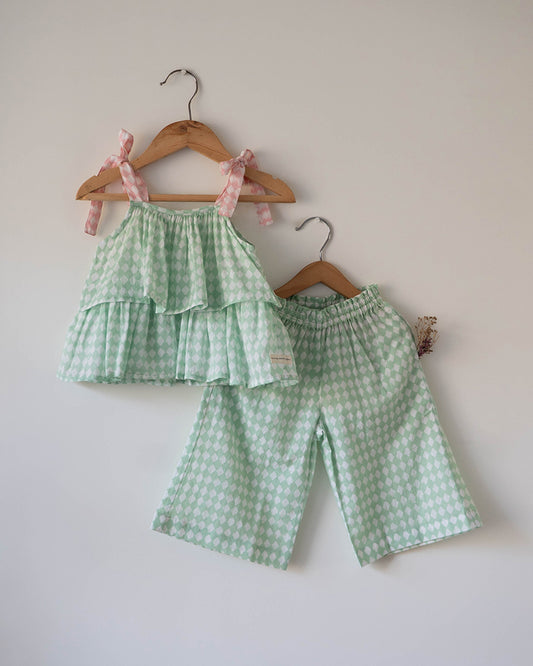 Wander co-ord Set in sage green rhombus