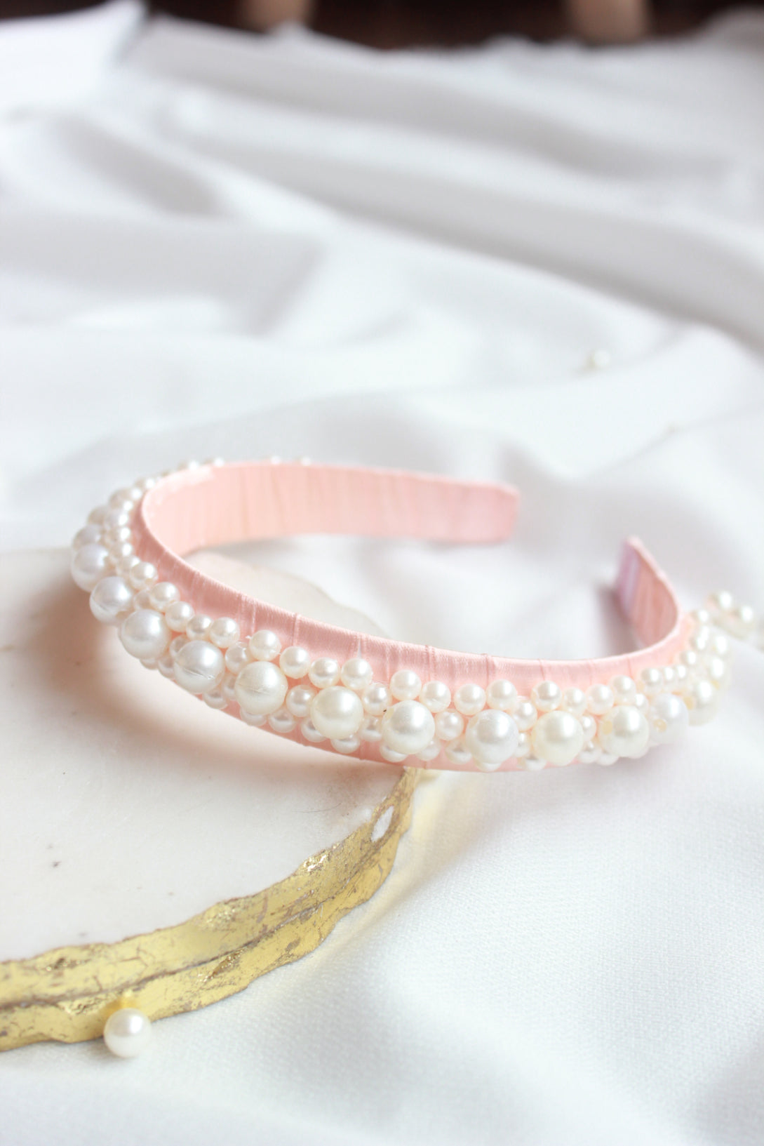Choko Queen’s Glory Statement Pearl Hair Band - Peach