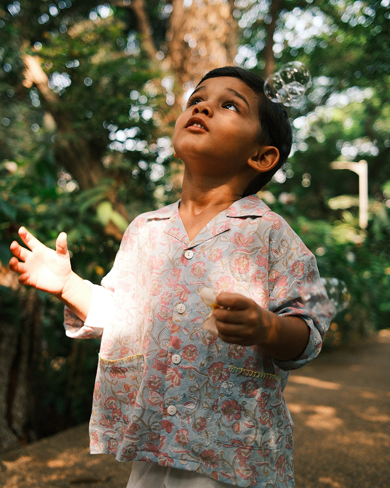 Cloud drift shirt in sky blue butterfly