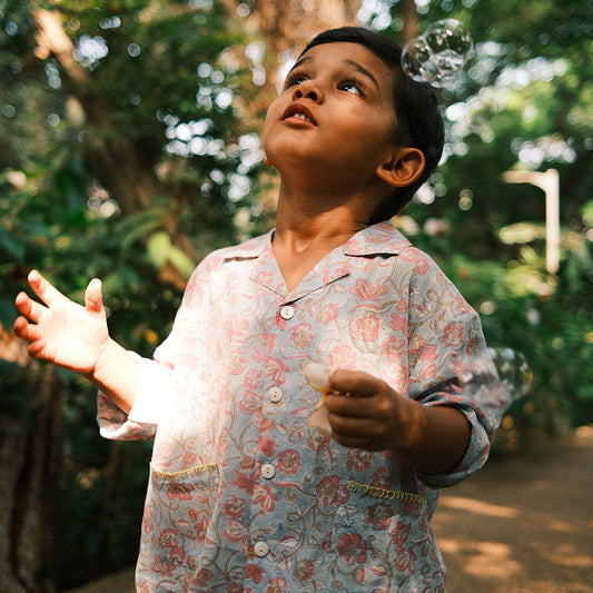 Cloud drift shirt in sky blue butterfly