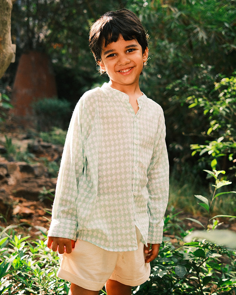 Barefoot boy shirt in sage green rhombus
