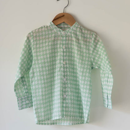 Barefoot boy shirt in sage green rhombus