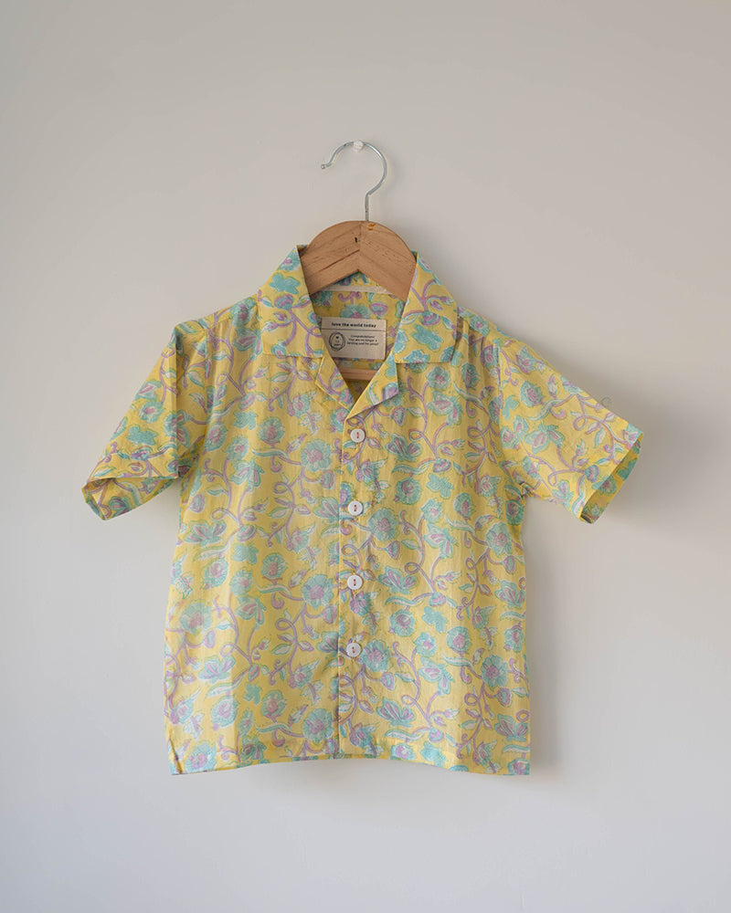 Boogie shirt in lemon yellow butterfly blockprint
