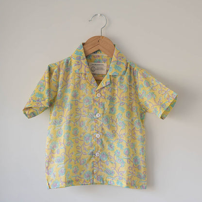 Boogie shirt in lemon yellow butterfly blockprint