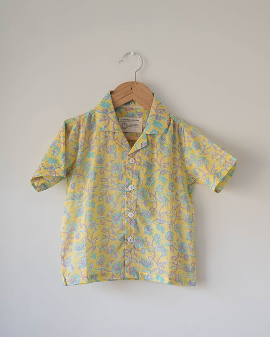 Boogie shirt in lemon yellow butterfly blockprint