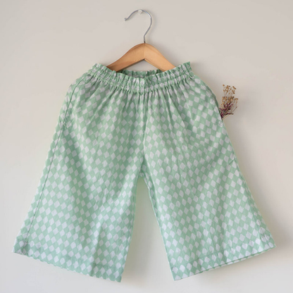 Wander co-ord Set in sage green rhombus