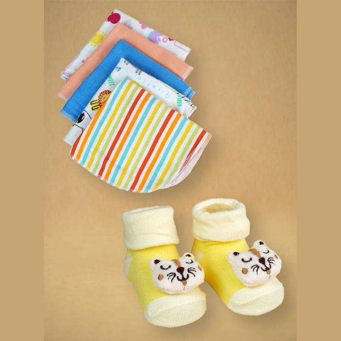 16 pcs Yellow King Lion Newborn Hamper/Gift Box for Baby Boy/Baby Girl, 0-6 months