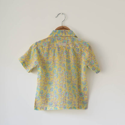 Boogie shirt in lemon yellow butterfly blockprint