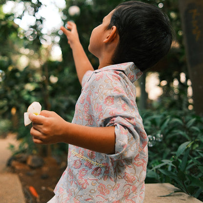 Cloud drift shirt in sky blue butterfly