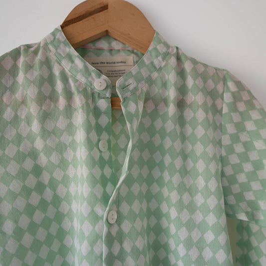 Barefoot boy shirt in sage green rhombus