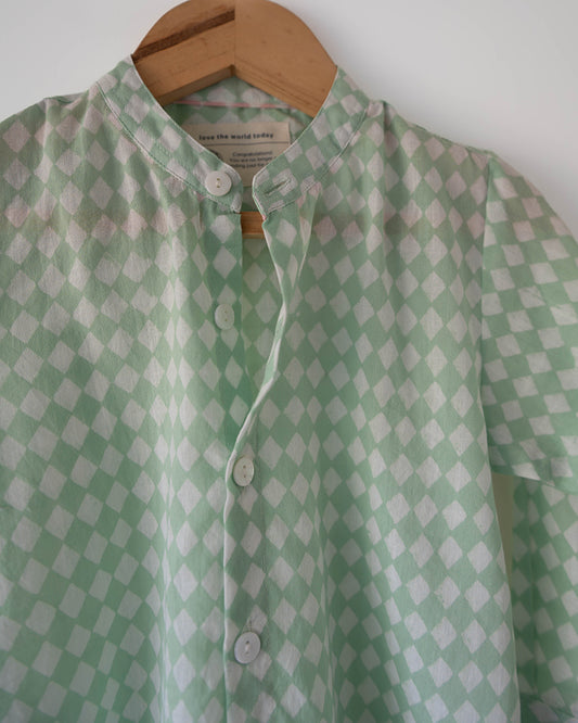 Barefoot boy shirt in sage green rhombus