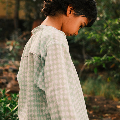 Barefoot boy shirt in sage green rhombus