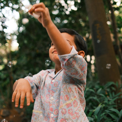 Cloud drift shirt in sky blue butterfly