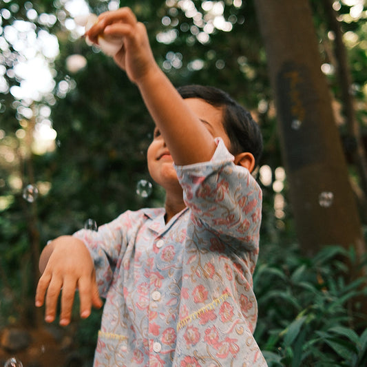 Cloud drift shirt in sky blue butterfly