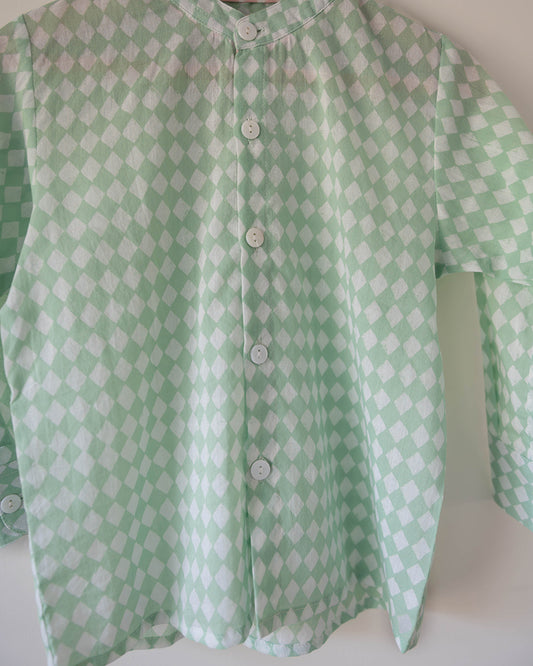 Barefoot boy shirt in sage green rhombus