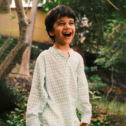 Barefoot boy shirt in sage green rhombus
