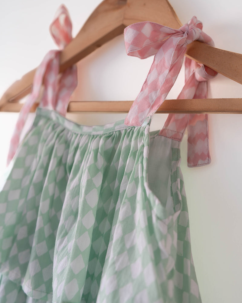 Wander co-ord Set in sage green rhombus