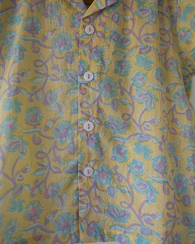 Boogie shirt in lemon yellow butterfly blockprint