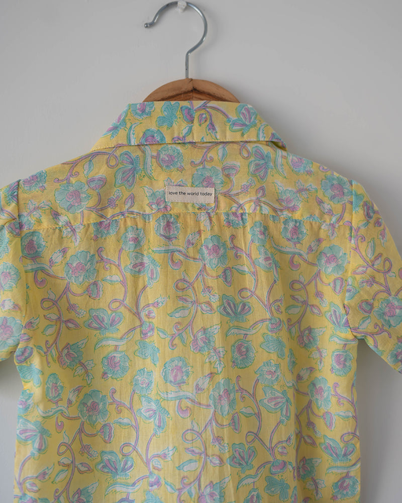 Boogie shirt in lemon yellow butterfly blockprint