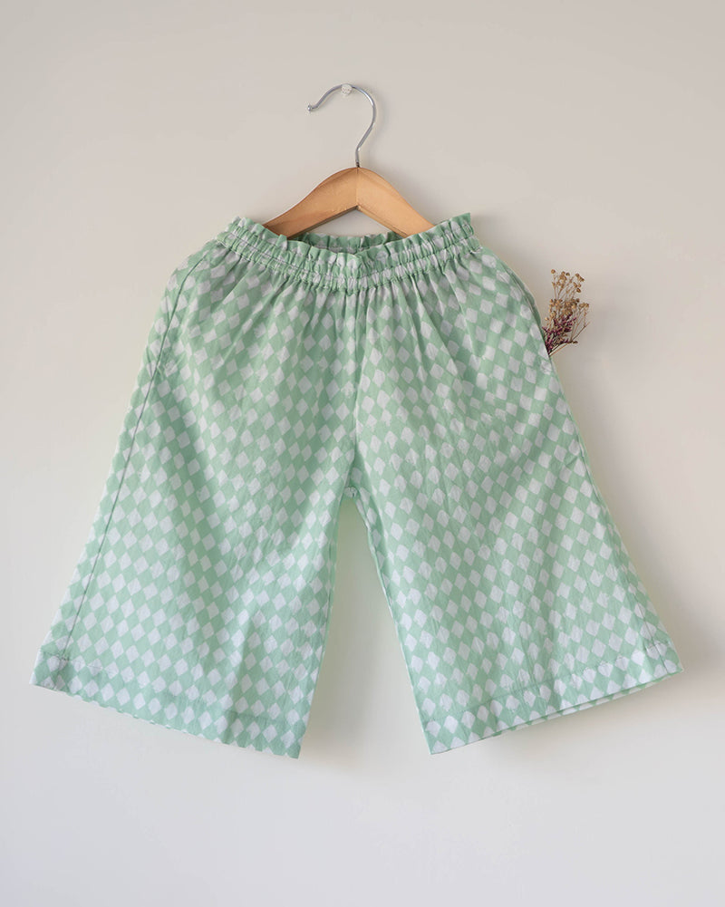 Wander co-ord Set in sage green rhombus