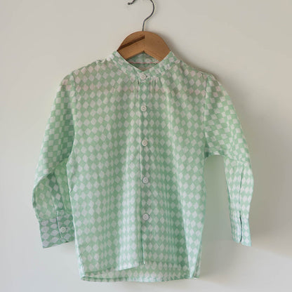 Barefoot boy shirt in sage green rhombus
