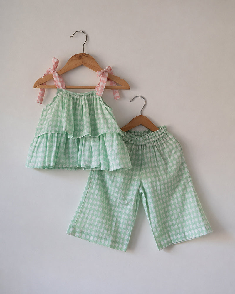 Wander co-ord Set in sage green rhombus