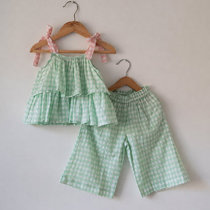 Wander co-ord Set in sage green rhombus